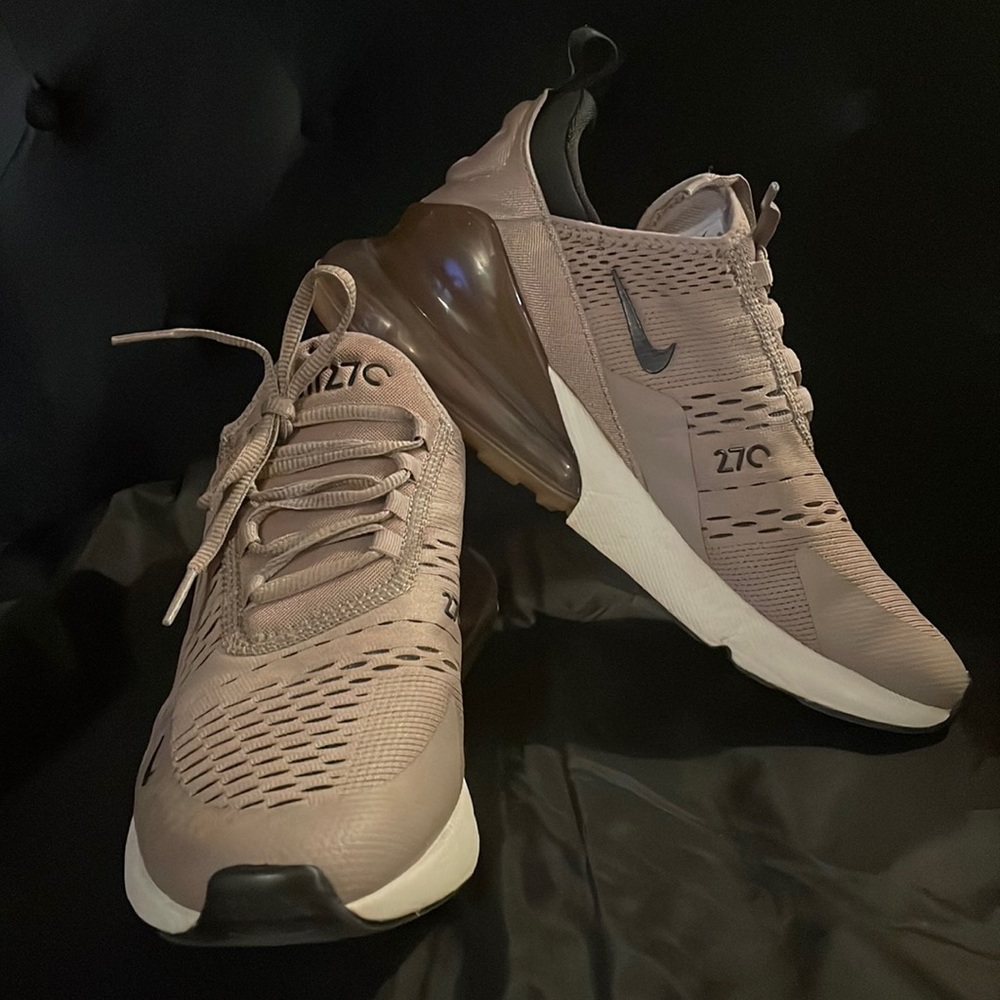 Nike air270
